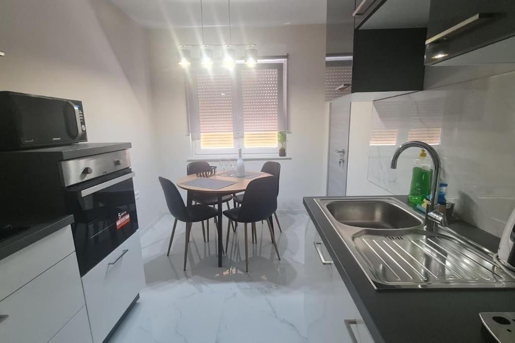 Mias Luxury Apartment Рийека Екстериор снимка