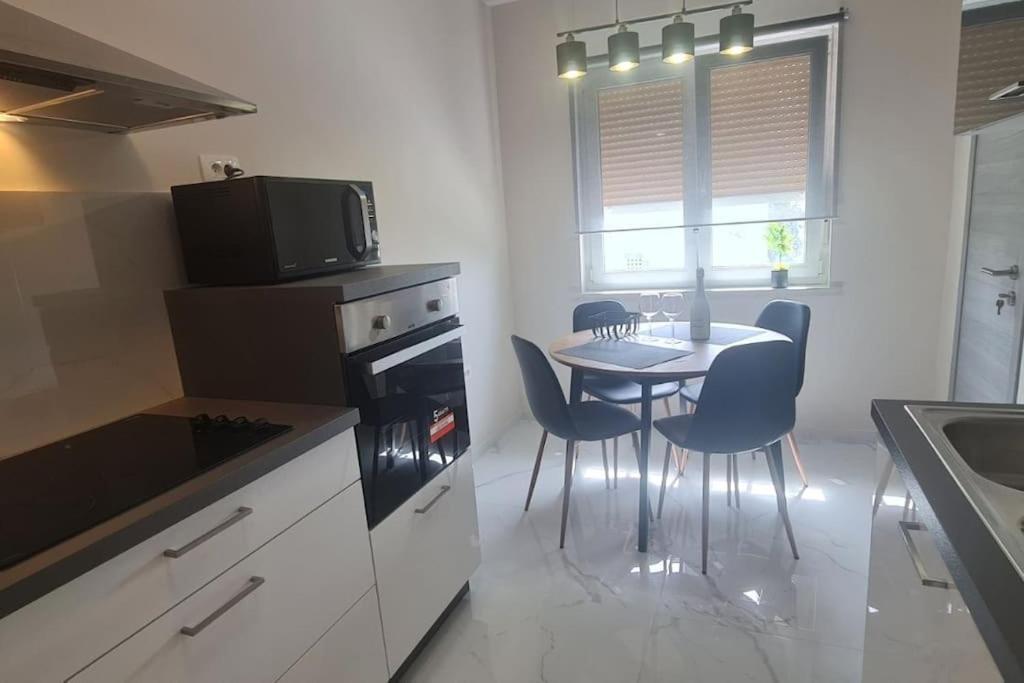 Mias Luxury Apartment Рийека Екстериор снимка